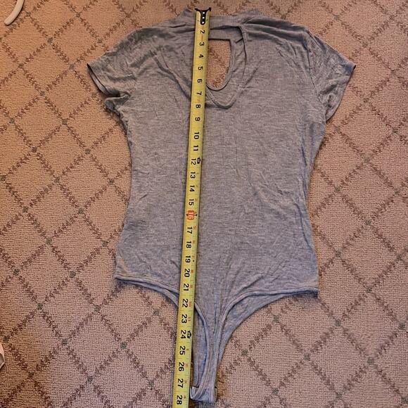 Popular Basics gray ribbed mock neck body suit W double keyhole cutouts NWT L - Picture 7 of 7